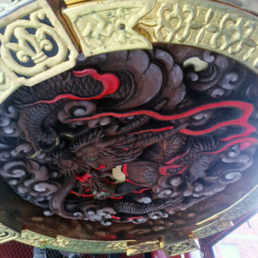 浅草寺の提灯に龍の彫刻、そして大わらじ