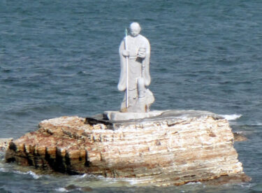 知多半島の海にたつ“聖崎上陸大師像（弘法大師）”　レポート